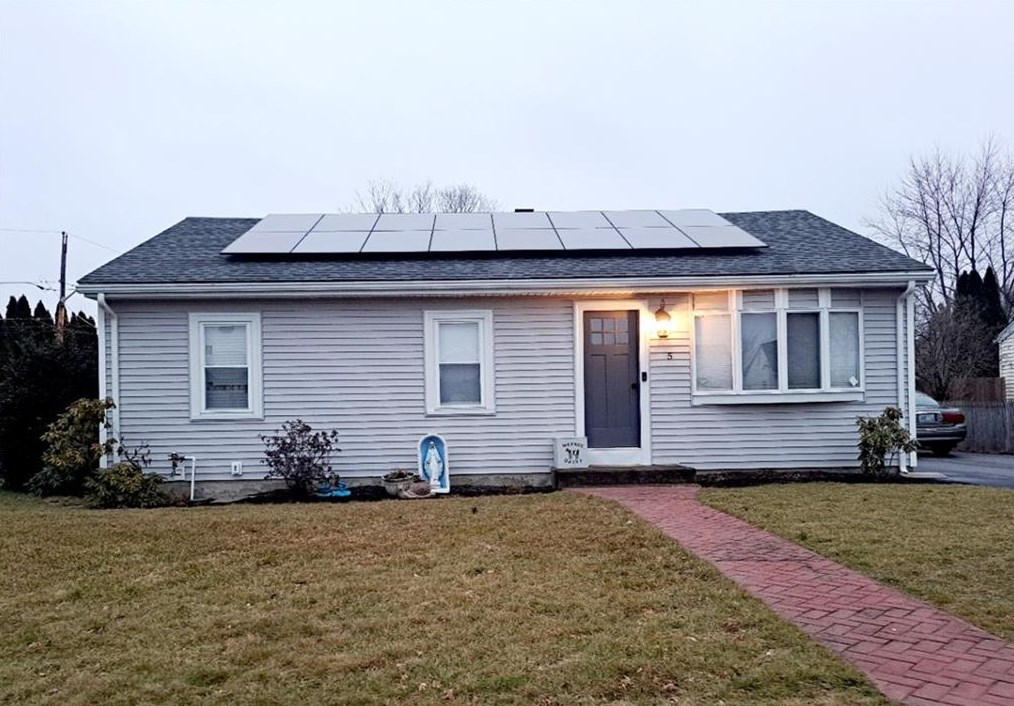 5 Cambria Dr, Lincoln, RI 02865