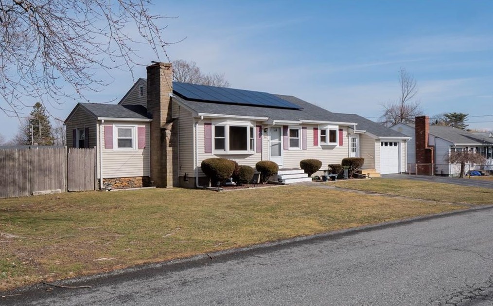 9 Roy Ave, Middletown, RI 02842