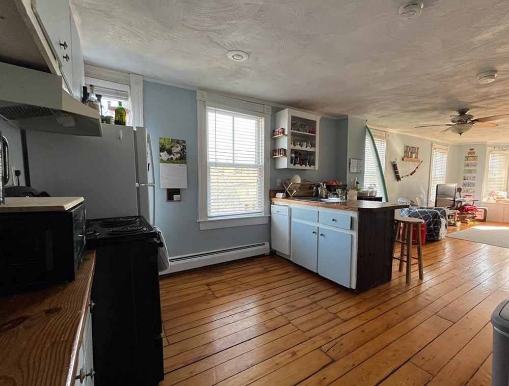 235 Spring St Apt 4, Middletown, RI 02840