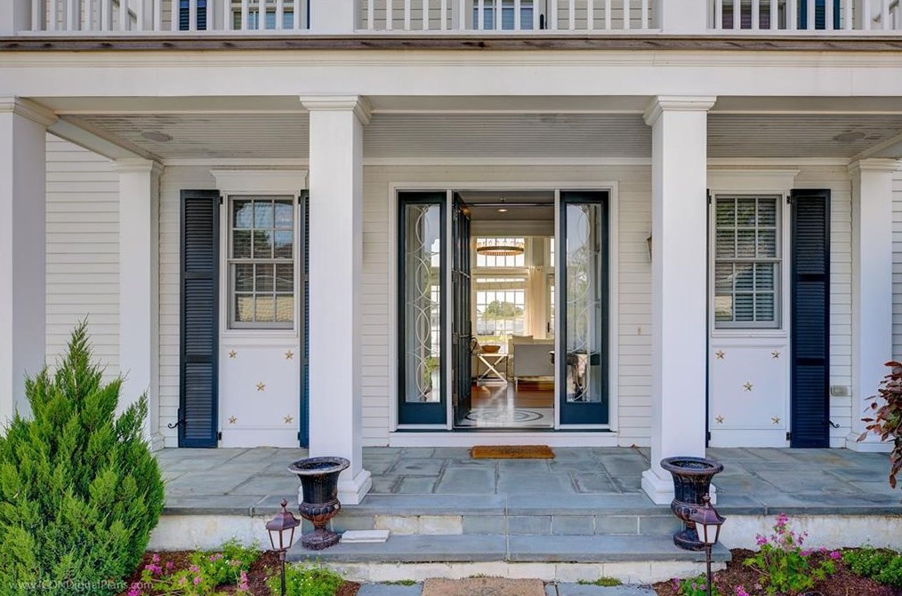 37 Carnegie Harbor Dr, Portsmouth, RI 02871