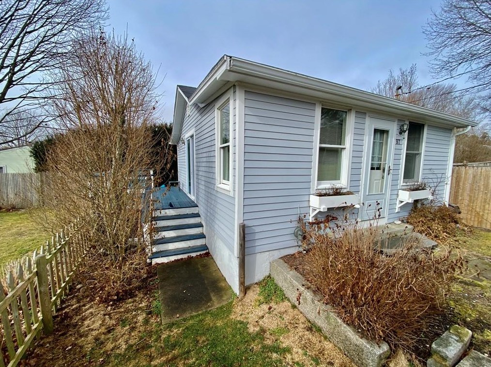 97 Allston Ave, Middletown, RI 02842