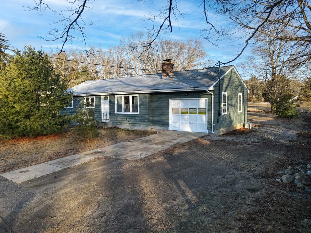 31 Charles St, North Kingstown, RI 02852