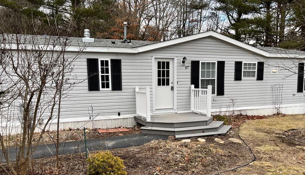 87 Lear Dr, Coventry, RI 02816