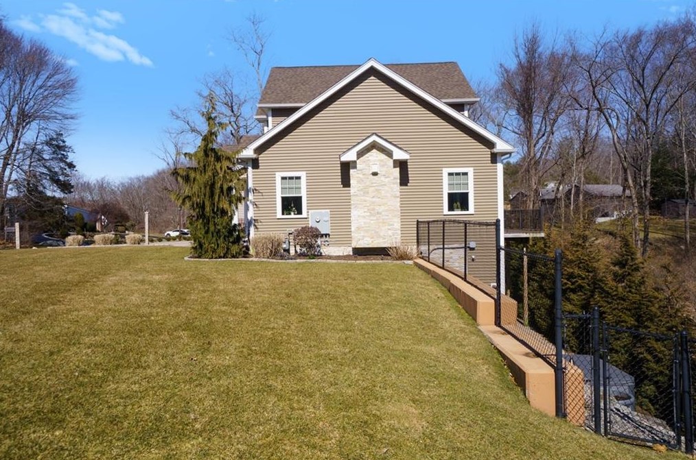 4 Lennon Rd, Lincoln, RI 02865