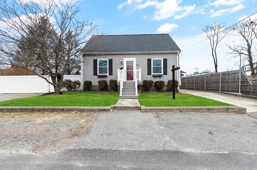 89 Vincent Ave, Providence, RI 02904