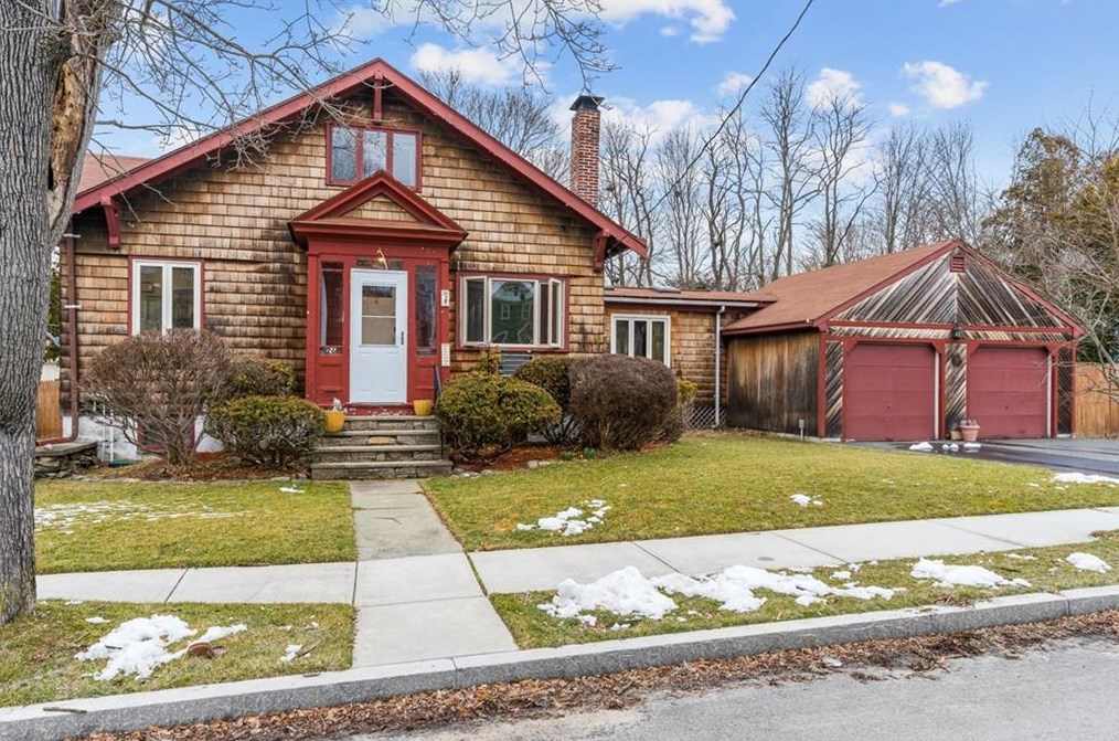 26 Dyer St, Warren, RI 02885