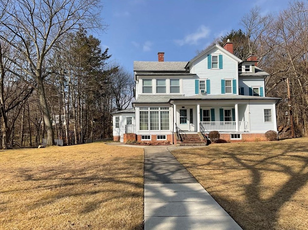 18 Payan St, West Warwick, RI 02893