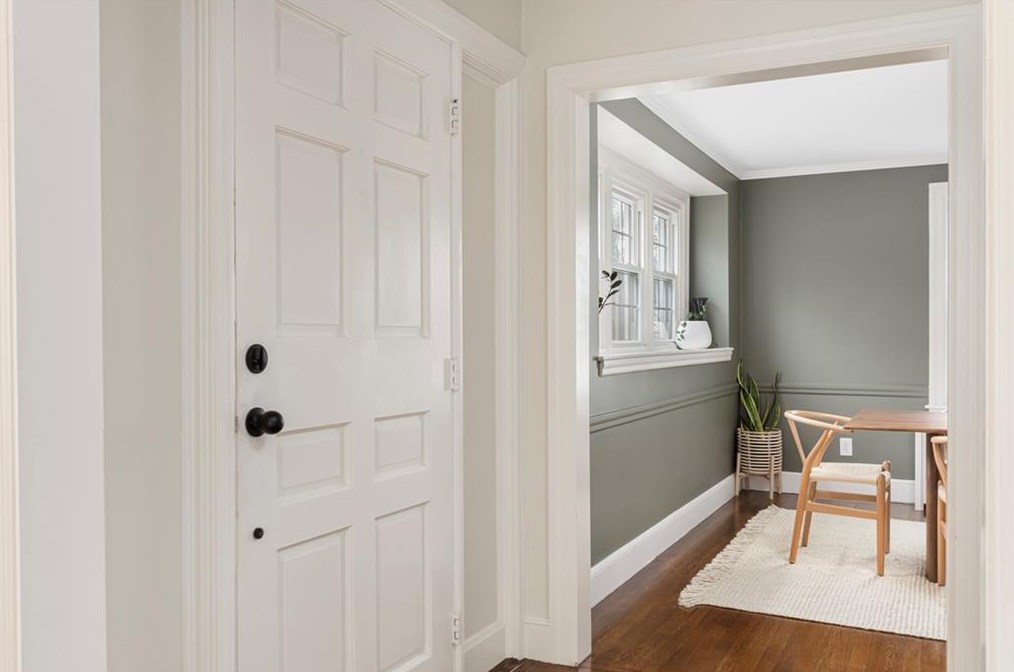 27 Don Ave, East Providence RI  02916-2302 exterior