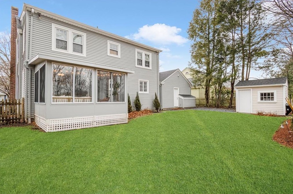 27 Don Ave, East Providence RI  02916-2302 exterior