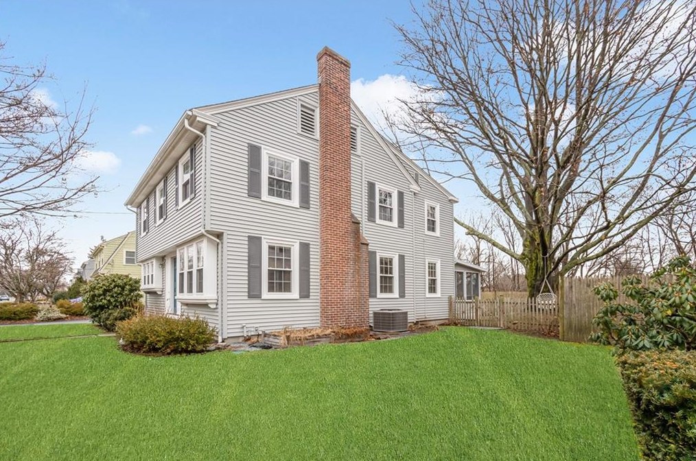 27 Don Ave, East Providence RI  02916-2302 exterior