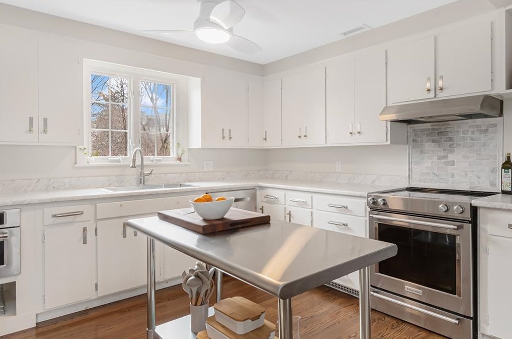 27 Don Ave, East Providence RI  02916-2302 exterior