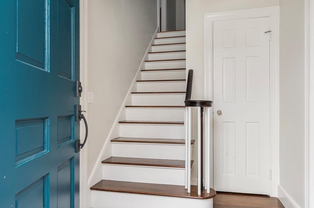 27 Don Ave, East Providence RI  02916-2302 exterior