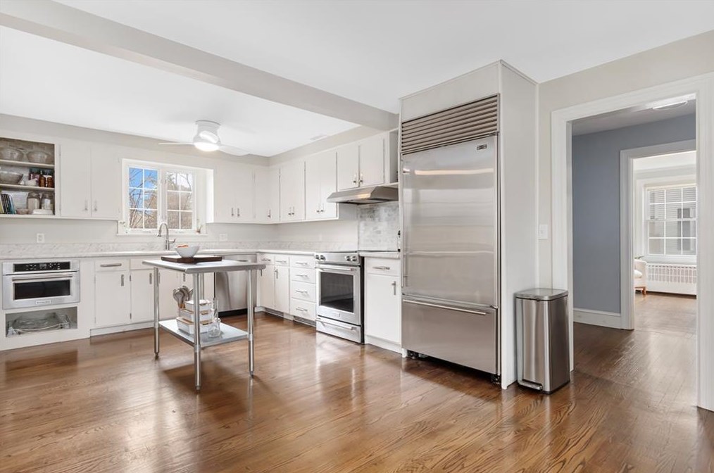 27 Don Ave, East Providence RI  02916-2302 exterior