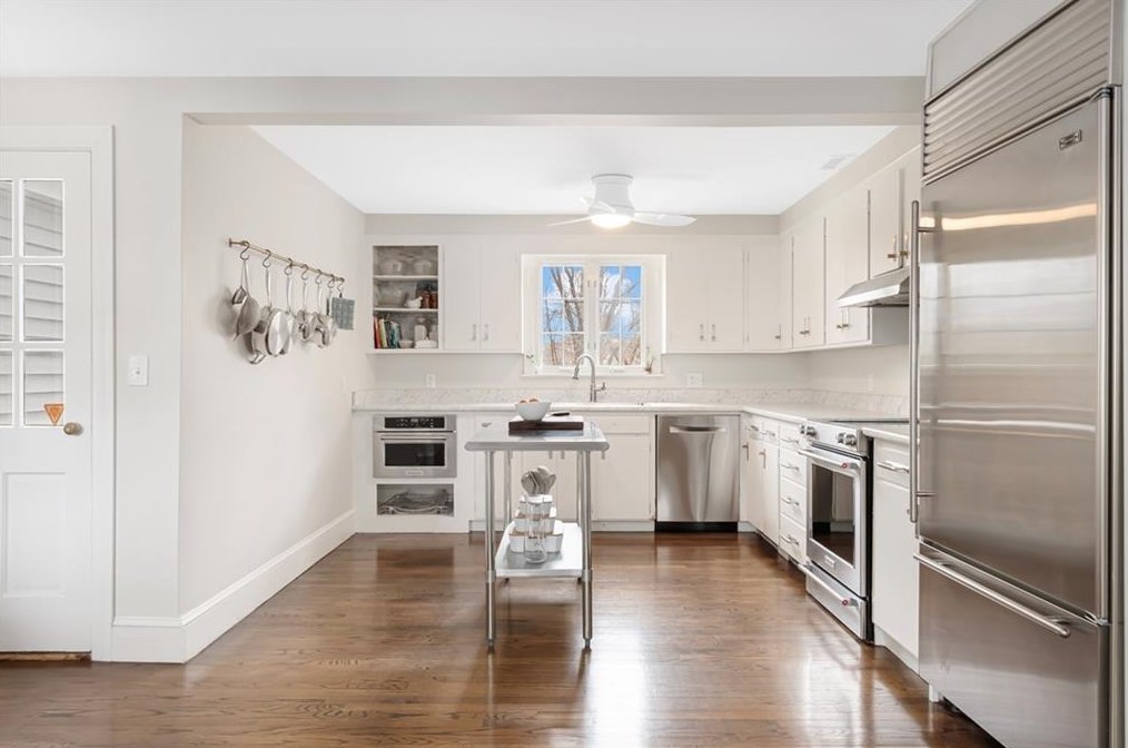 27 Don Ave, East Providence RI  02916-2302 exterior