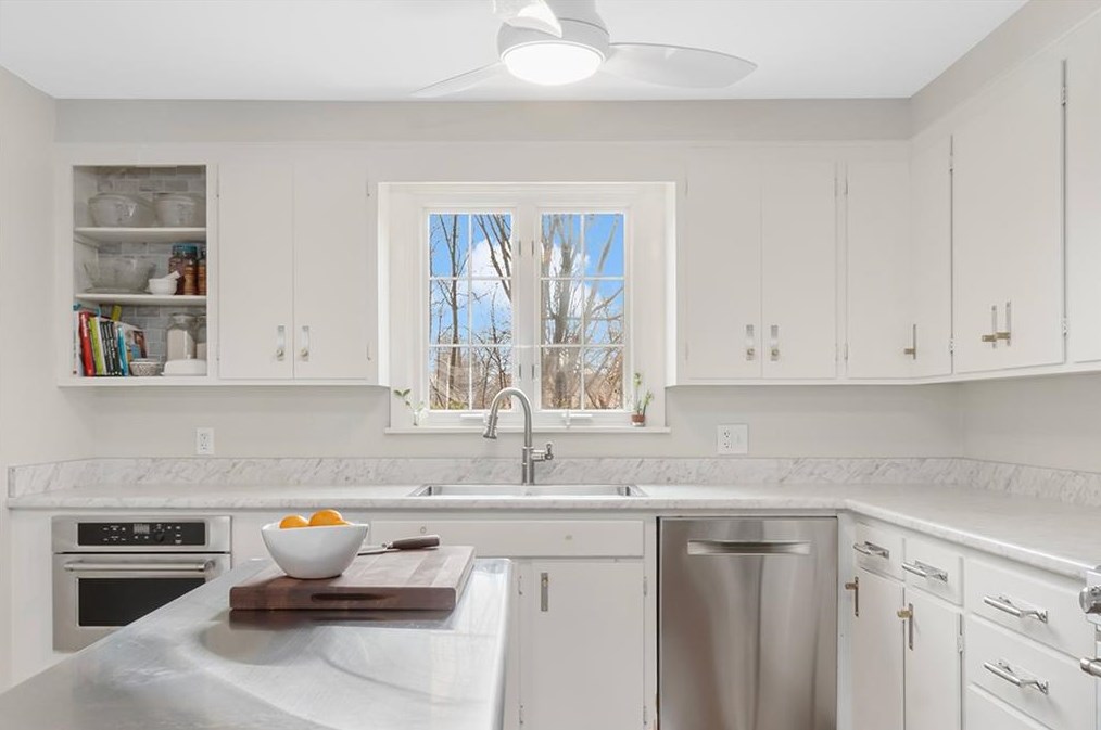 27 Don Ave, East Providence RI  02916-2302 exterior