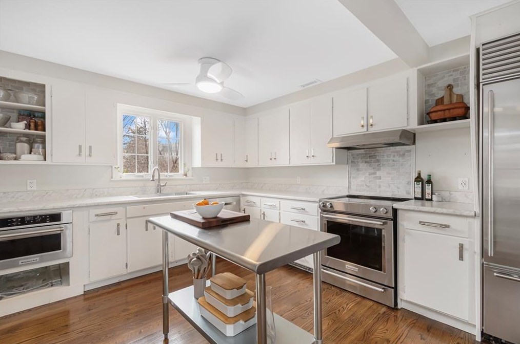 27 Don Ave, East Providence RI  02916-2302 exterior