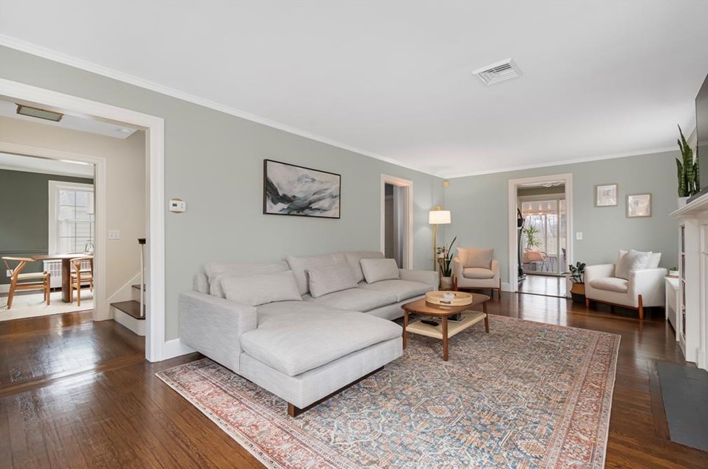 27 Don Ave, East Providence RI  02916-2302 exterior