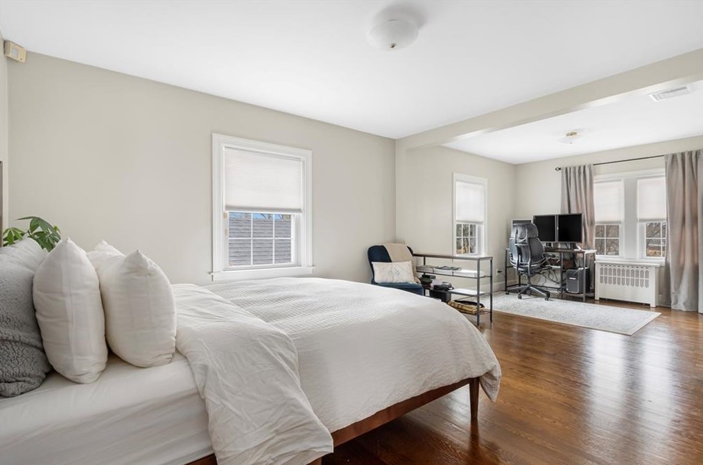 27 Don Ave, East Providence RI  02916-2302 exterior