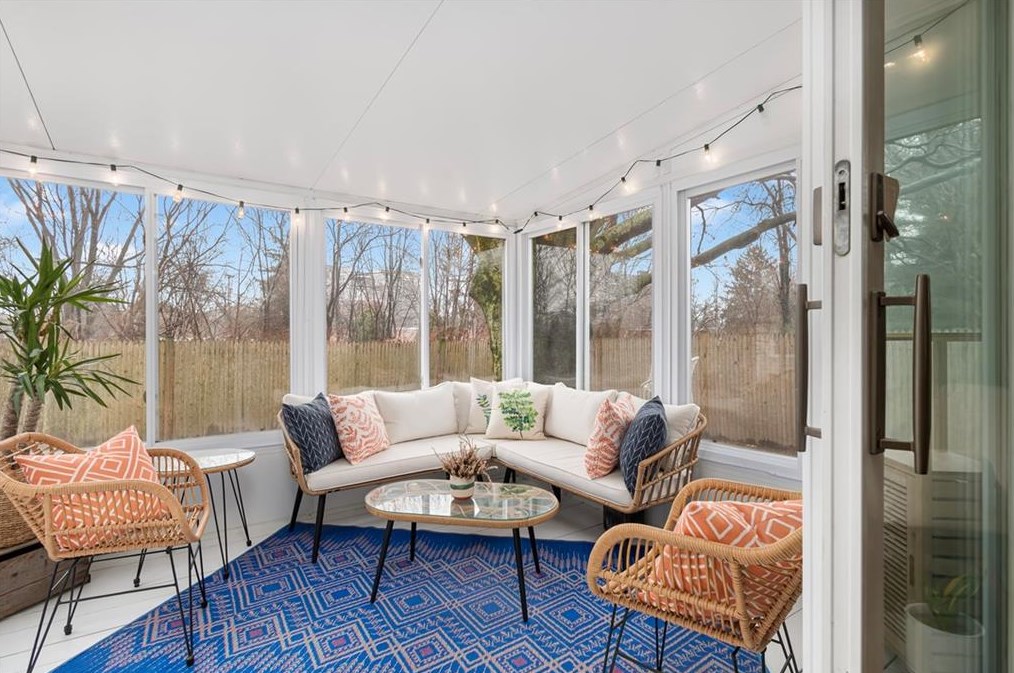 27 Don Ave, East Providence RI  02916-2302 exterior