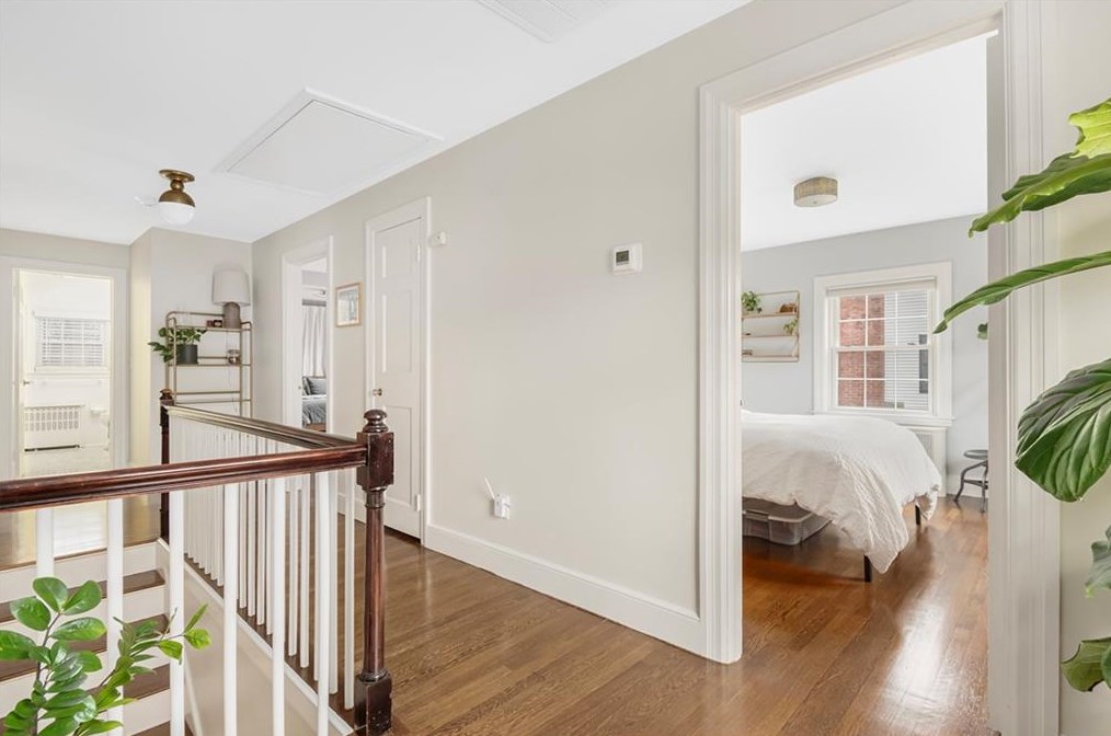 27 Don Ave, East Providence RI  02916-2302 exterior