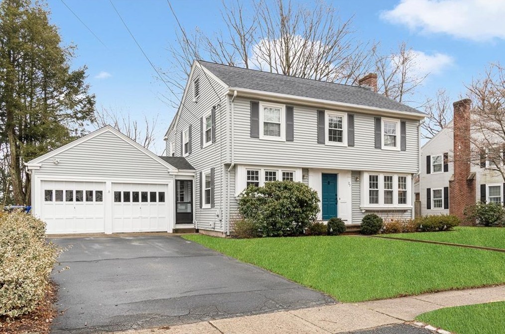 27 Don Ave, East Providence, RI 02916