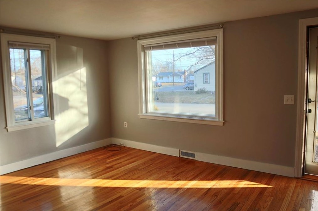 81 Easton Ave, Warwick, RI 02888