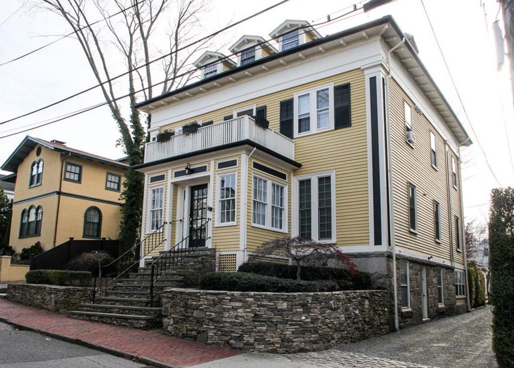 75 Pelham St #a, Middletown, RI 02840