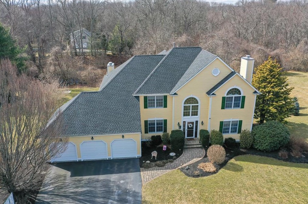 109 Crest Field Ln, North Kingstown, RI 02852