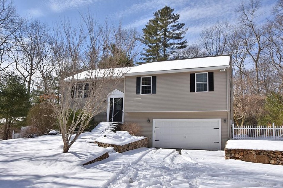 29 Tefft Hill Rd, Richmond, RI 02898