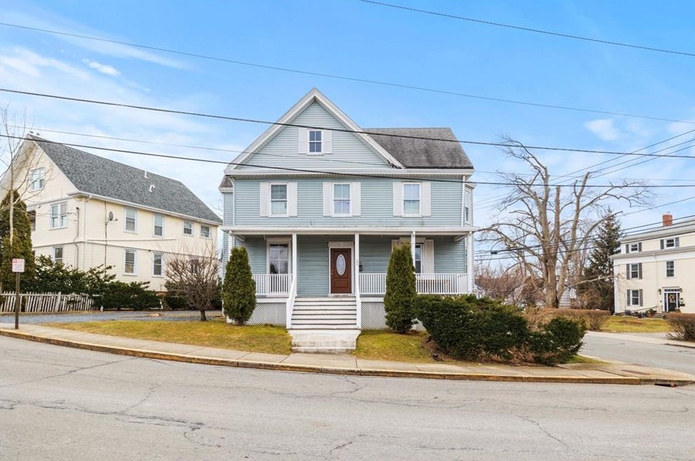 22 Summer St, Middletown, RI 02840