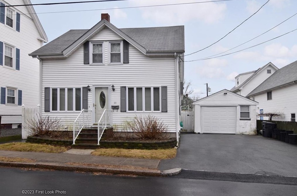 39 Orchard St, East Providence, RI 02914