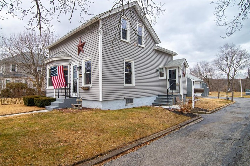616 Manville Rd, Woonsocket, RI 02895