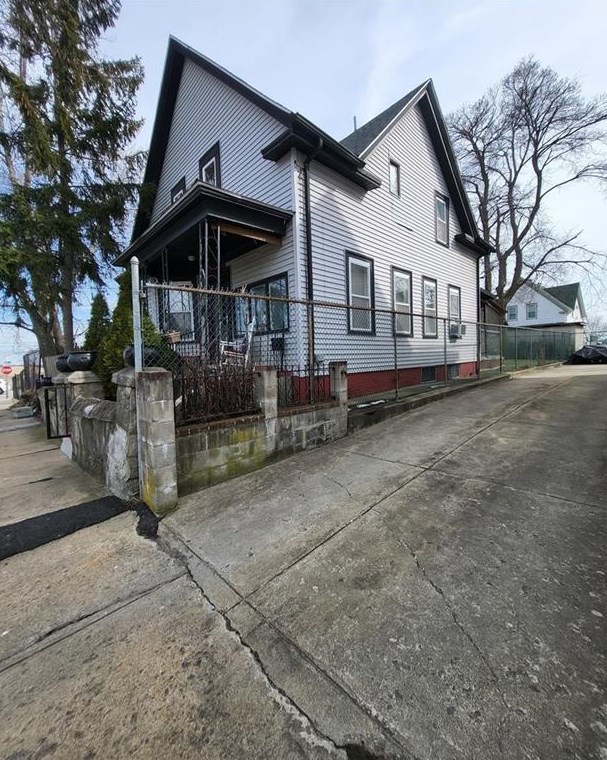 12 Wyatt St, Providence, RI 02905
