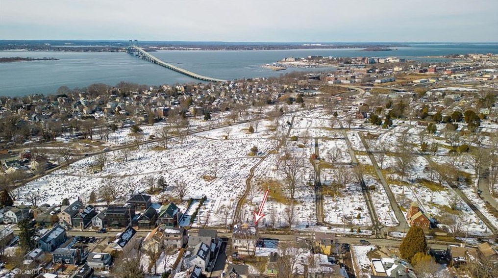 23 Warner St, Middletown, RI 02840