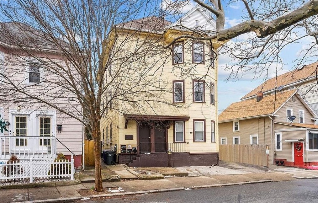 204 River Ave, Providence, RI 02908
