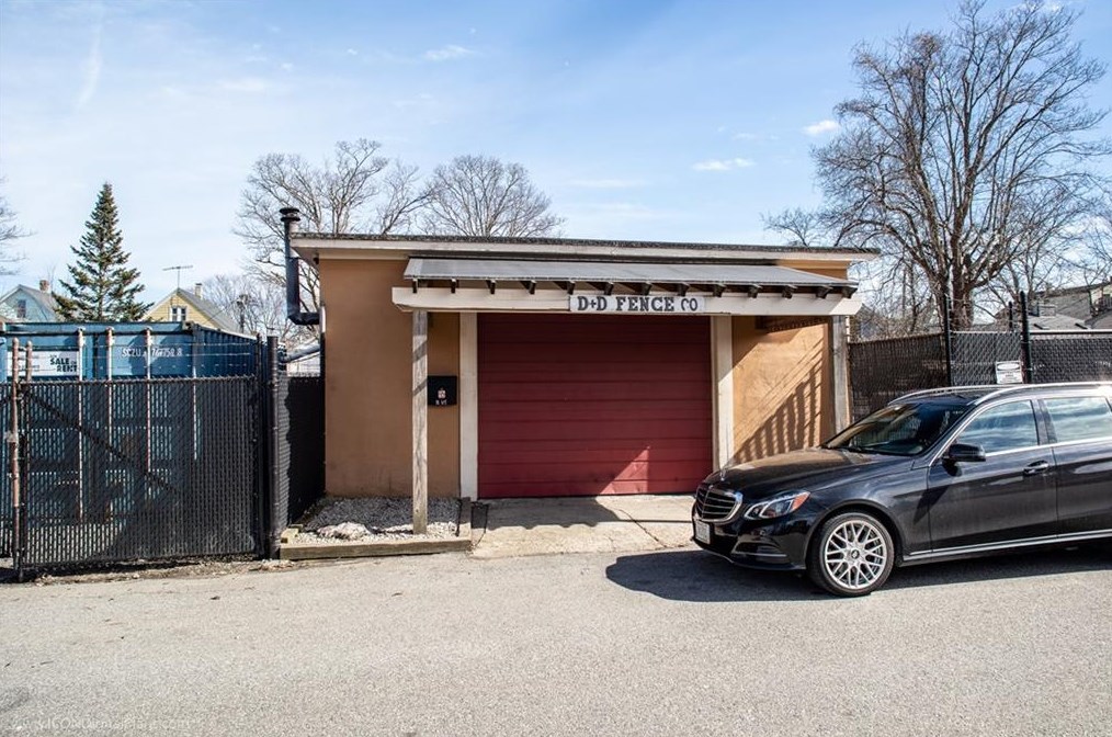 15 Vicksburg Pl, Middletown, RI 02840