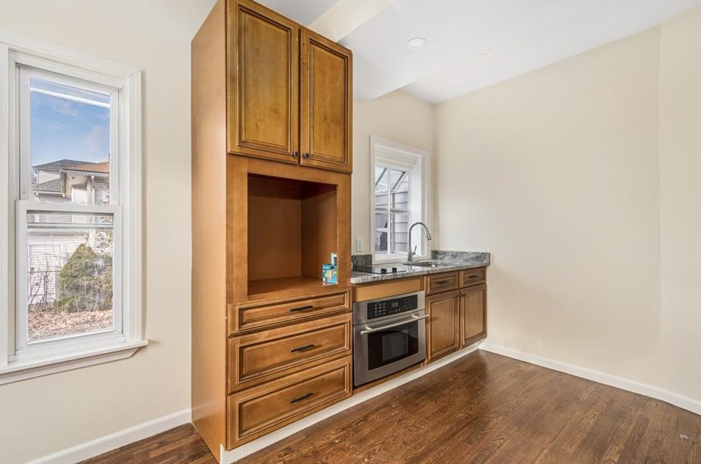 155 Washington Ave #1, Providence, RI 02905