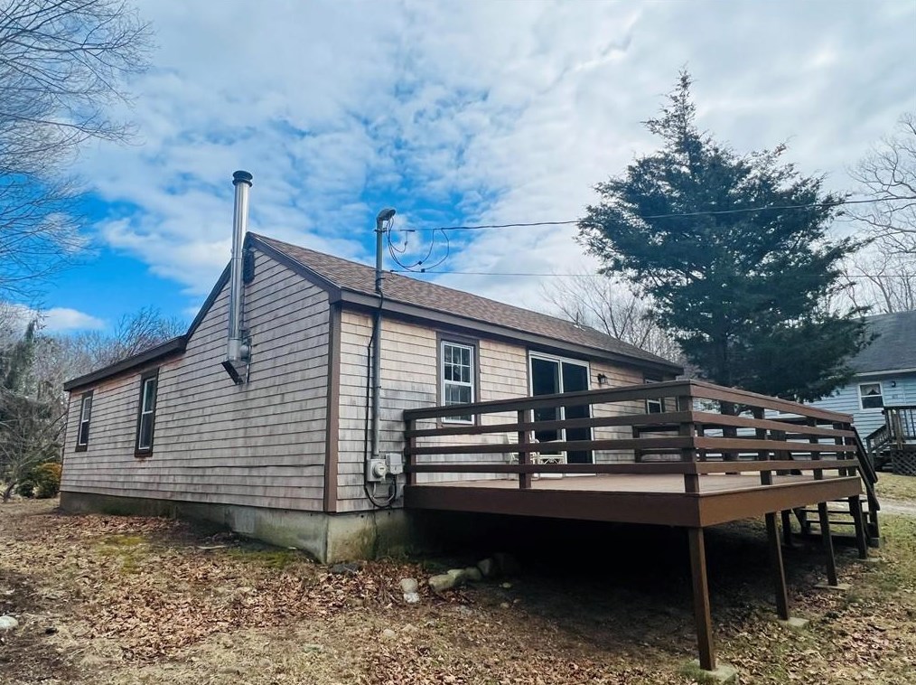 81 Flagg Ln, North Kingstown, RI 02852