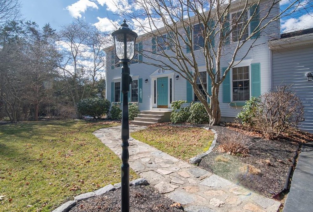 10 Windward Dr, Westerly, RI 02891