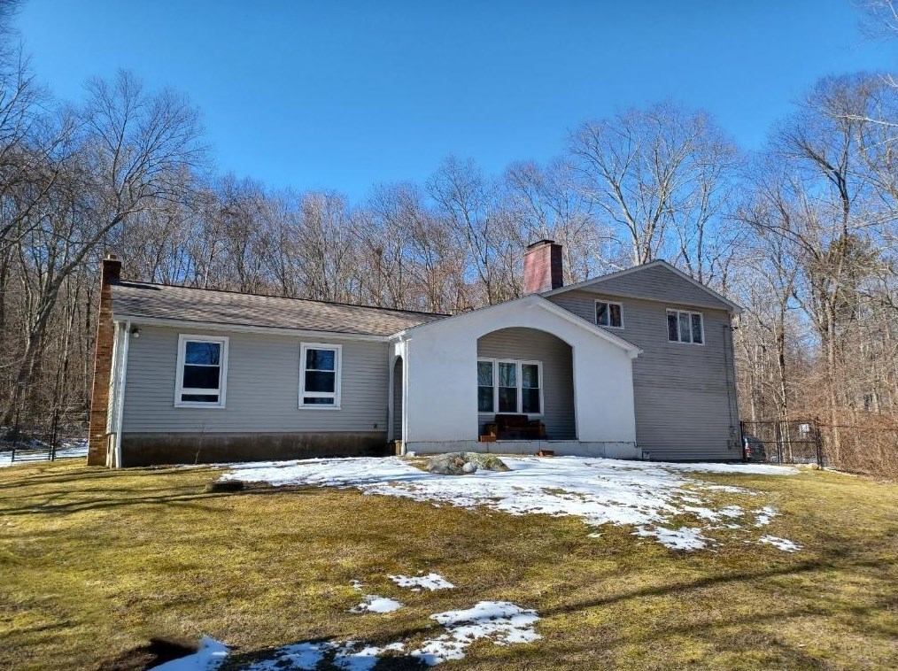 374 Rocky Hill Rd, Scituate, RI 02857 exterior