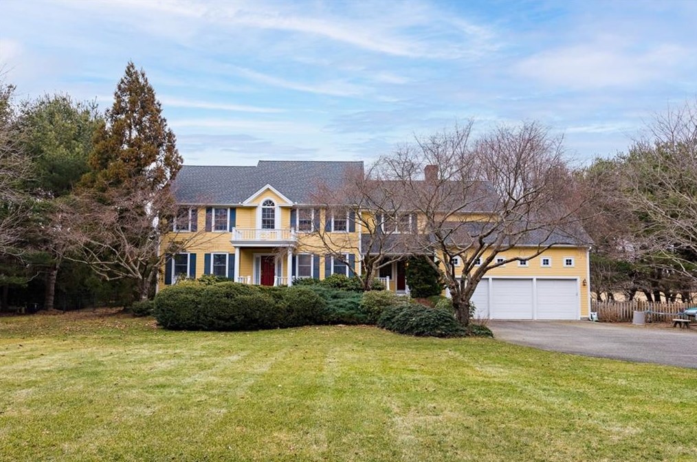 90 Fletcher Rd, North Kingstown, RI 02852