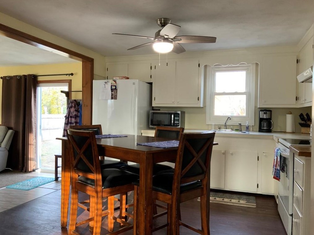 28 Keystone Dr, Warwick, RI 02889
