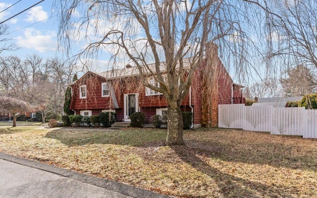57 Lonsdale St, West Warwick, RI 02893