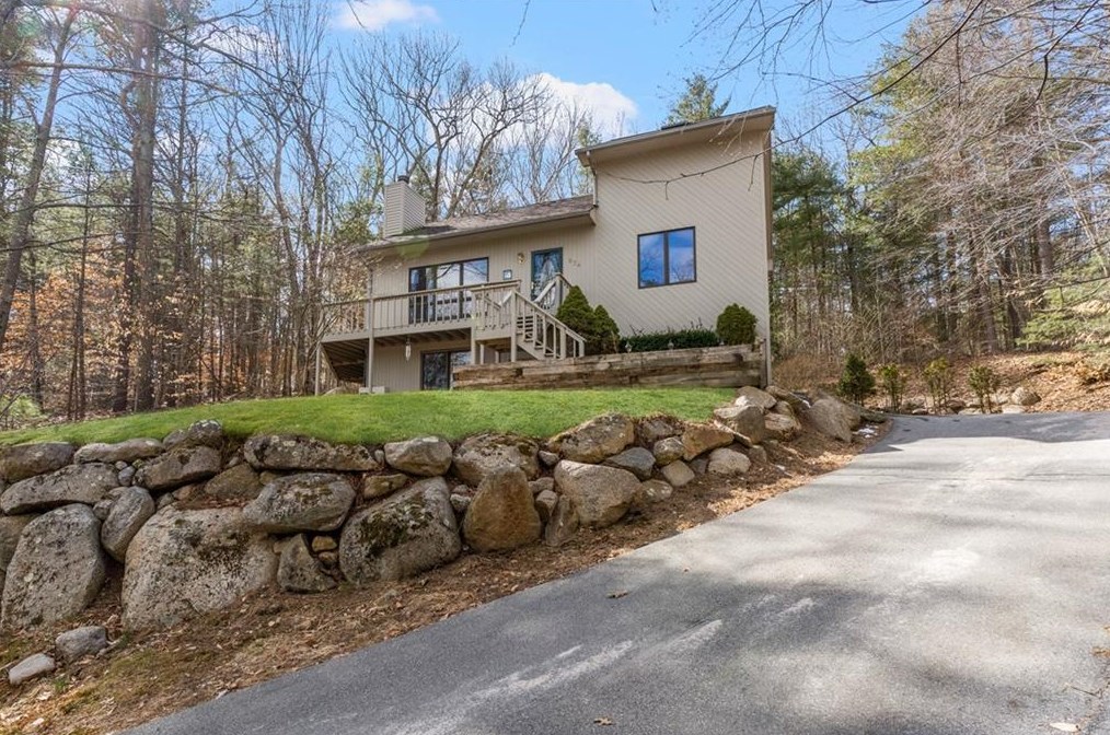 974 Knotty Oak Rd, Coventry, RI 02816