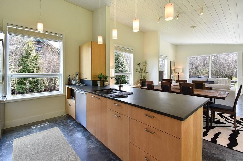 75 Blueberry Ln, Jamestown RI 02835-2901 exterior