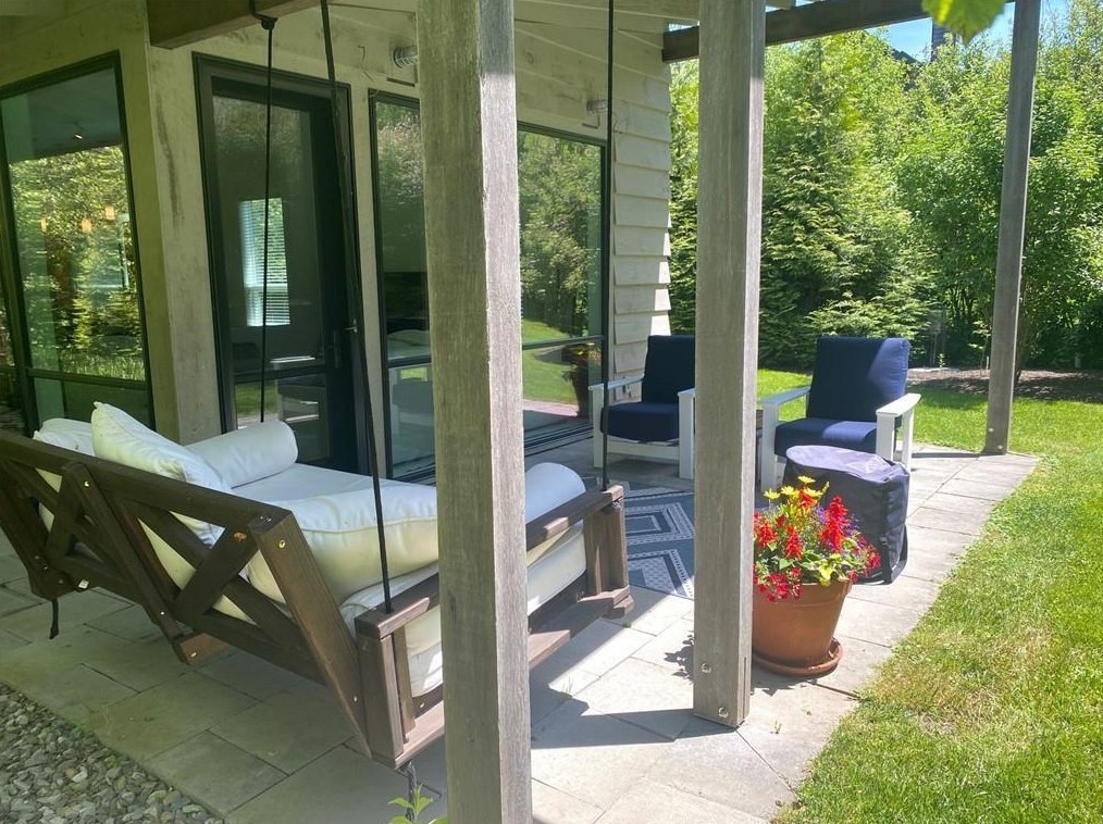 75 Blueberry Ln, Jamestown RI 02835-2901 exterior