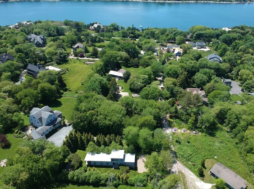 75 Blueberry Ln, Jamestown RI 02835-2901 exterior