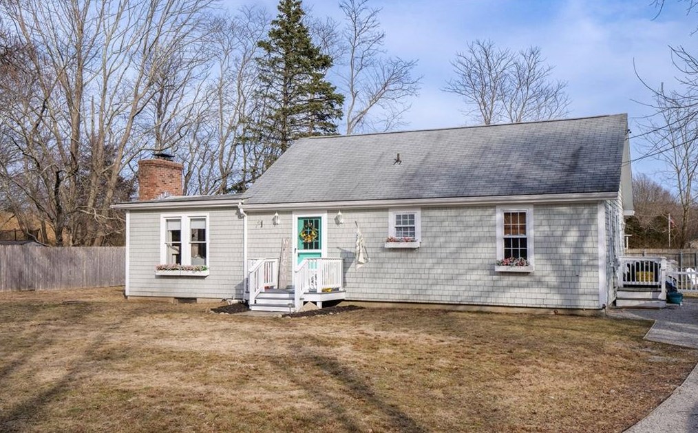 50 Mill Pond Rd, North Kingstown, RI 02852