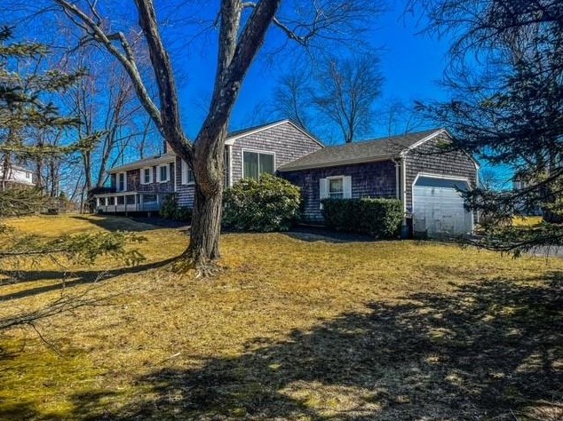 1 Meeting House Rd, Lincoln RI  02865-3806 exterior