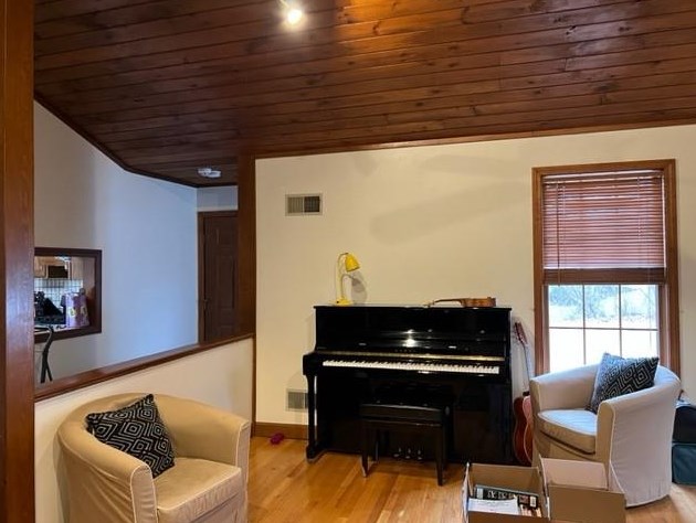 60 Kickemuit Ave, Bristol, RI 02809